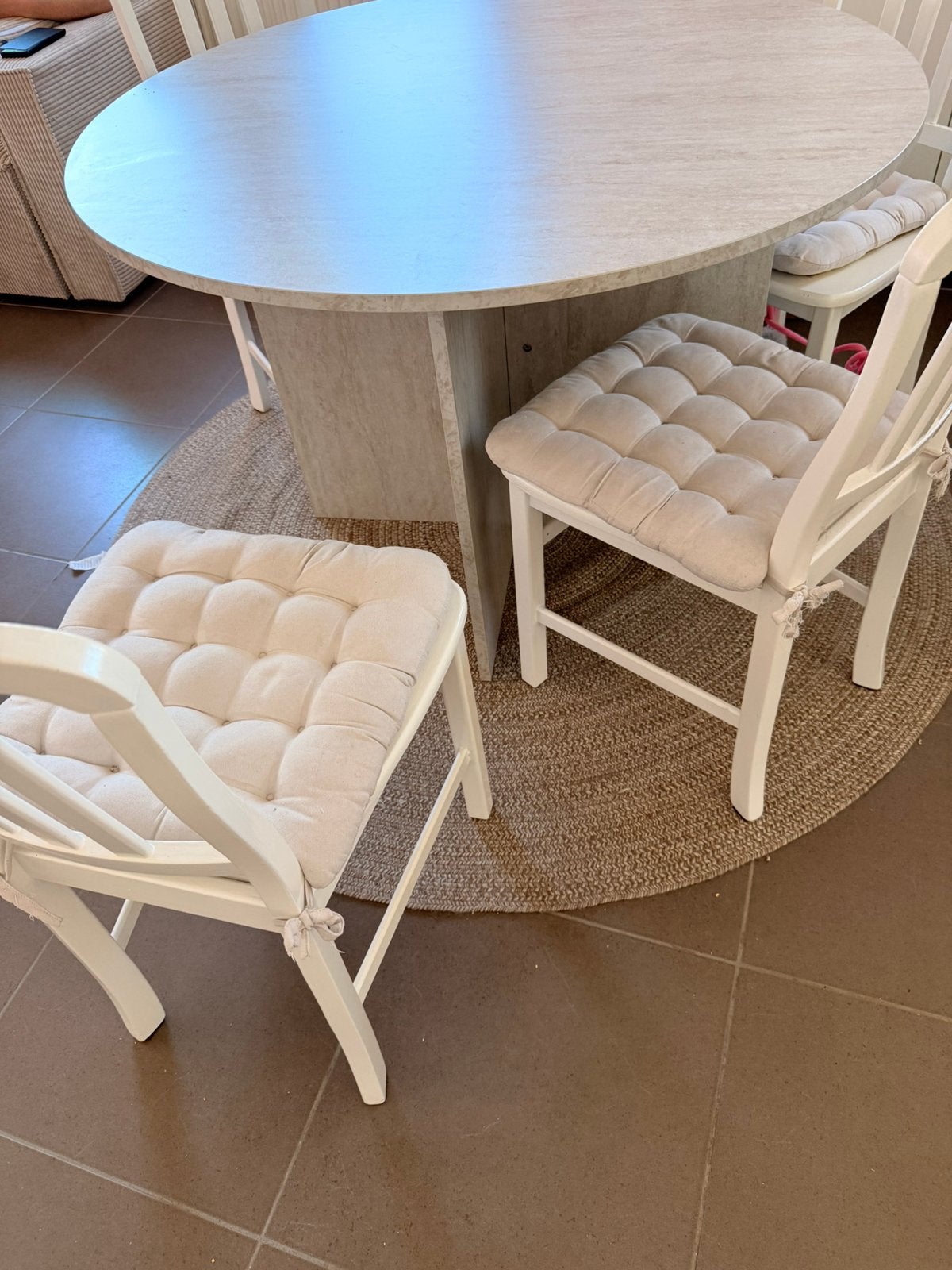 4 stoelen met kussen, Enlèvement