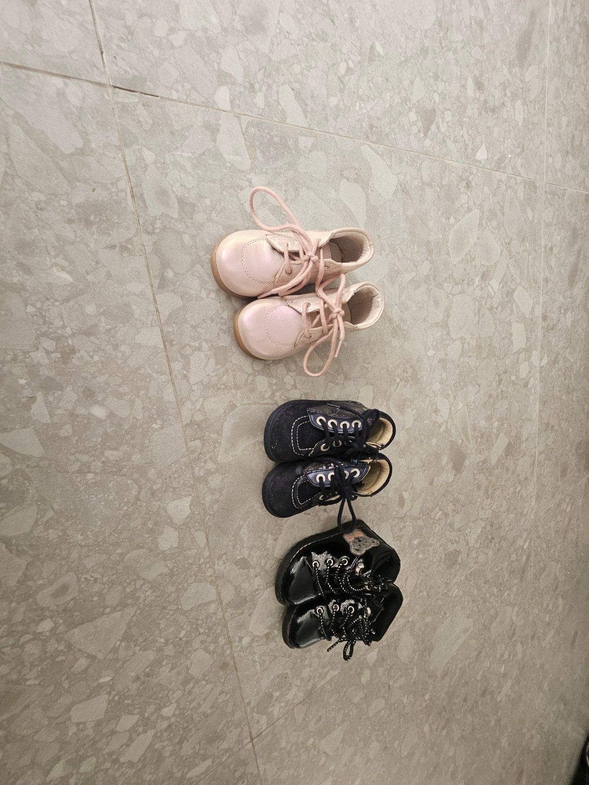 Lot de 3 paires de chaussures 23 fille, Enlèvement, Chaussures