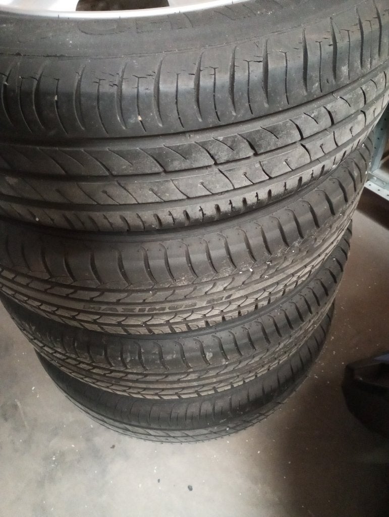 Jantes en alliage Toyota avec pneus 175 65 R15, Enlèvement ou Envoi, Pneu(s)