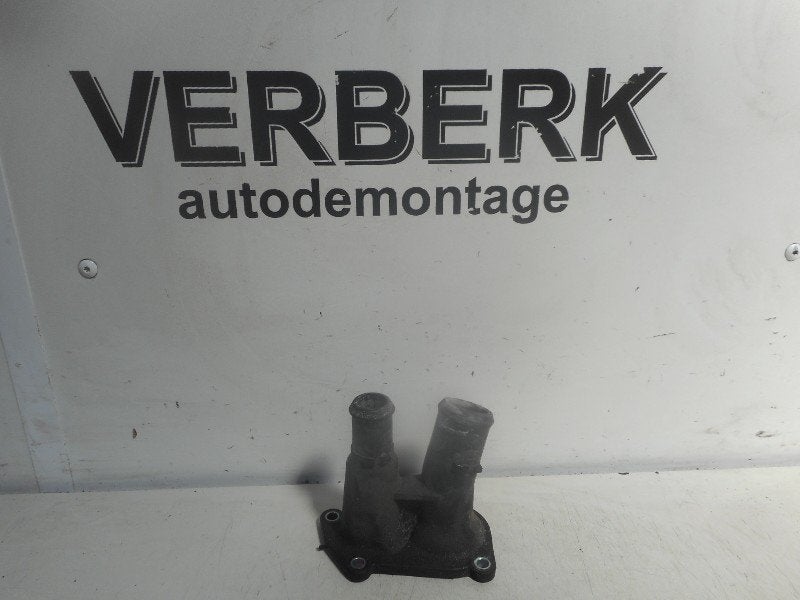 EAU SPOUT Ford Focus 1 Wagon (01-1998/11-2004) (98MM9K478DA), Henry-Ford-Straße  1
50735  Köln, DE, Ford-Werke GmbH, Kunden@ford.com
