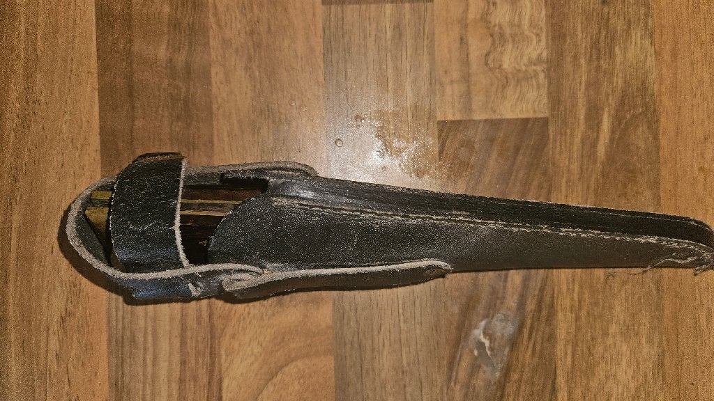 Outil de chasse pliant 1970-90, Enlèvement