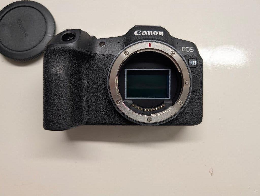 Canon EOS R8 - Full Frame - comme neuf avec cage, Sans zoom optique, Chargeur, Écran inclinable/pivotant, Enlèvement ou Envoi