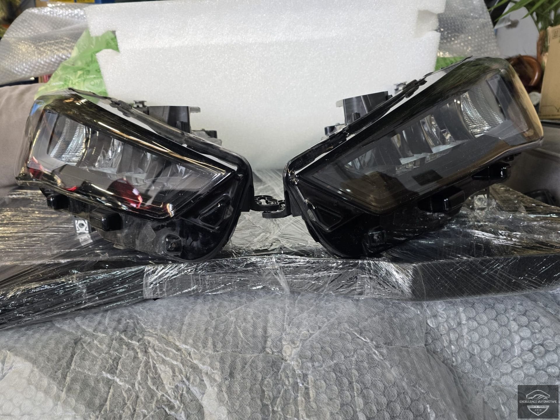 Phares avant LED Seat Cupra Leon 5FA G + D 5FB941005D 5FB941, Autos : Pièces & Accessoires, Autovia A-2, Km 585 585
08760  Martorell, ES
