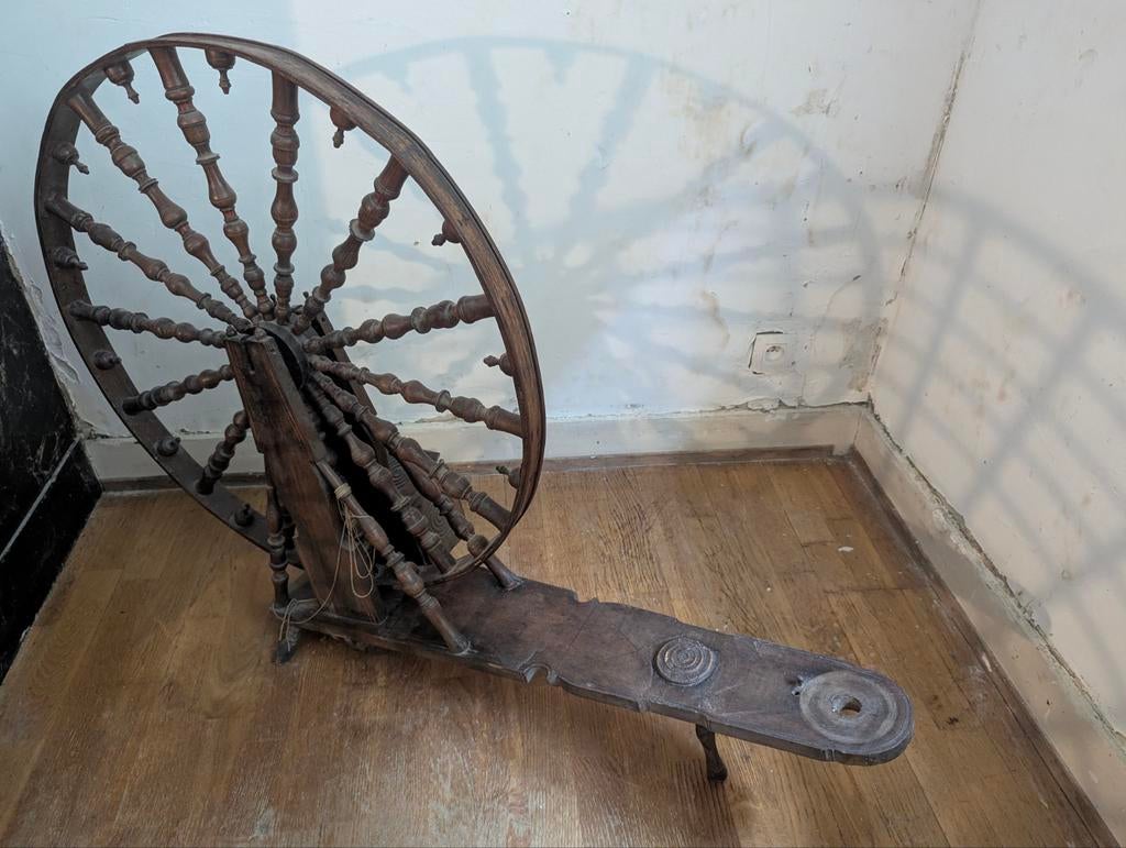 Rouet traditionnel breton début XXe siècle