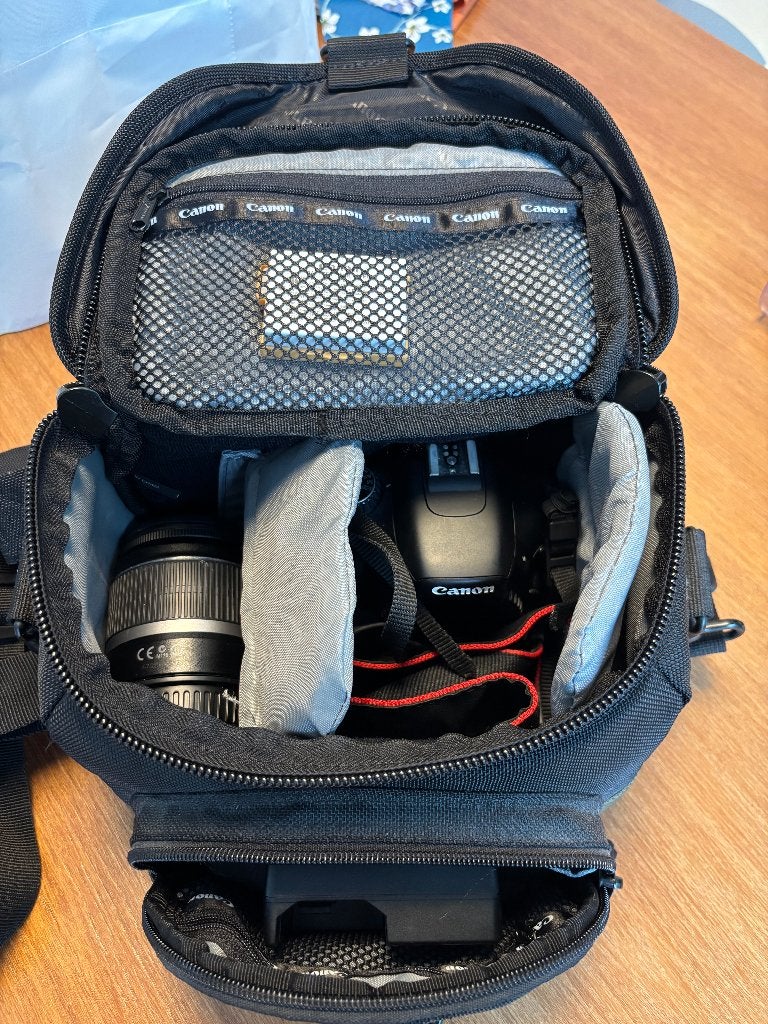 Canon EOS 550D + EF-S 18-55 mm lens + tas + batterij, Ophalen, Gebruikt, Spiegelreflex, Canon