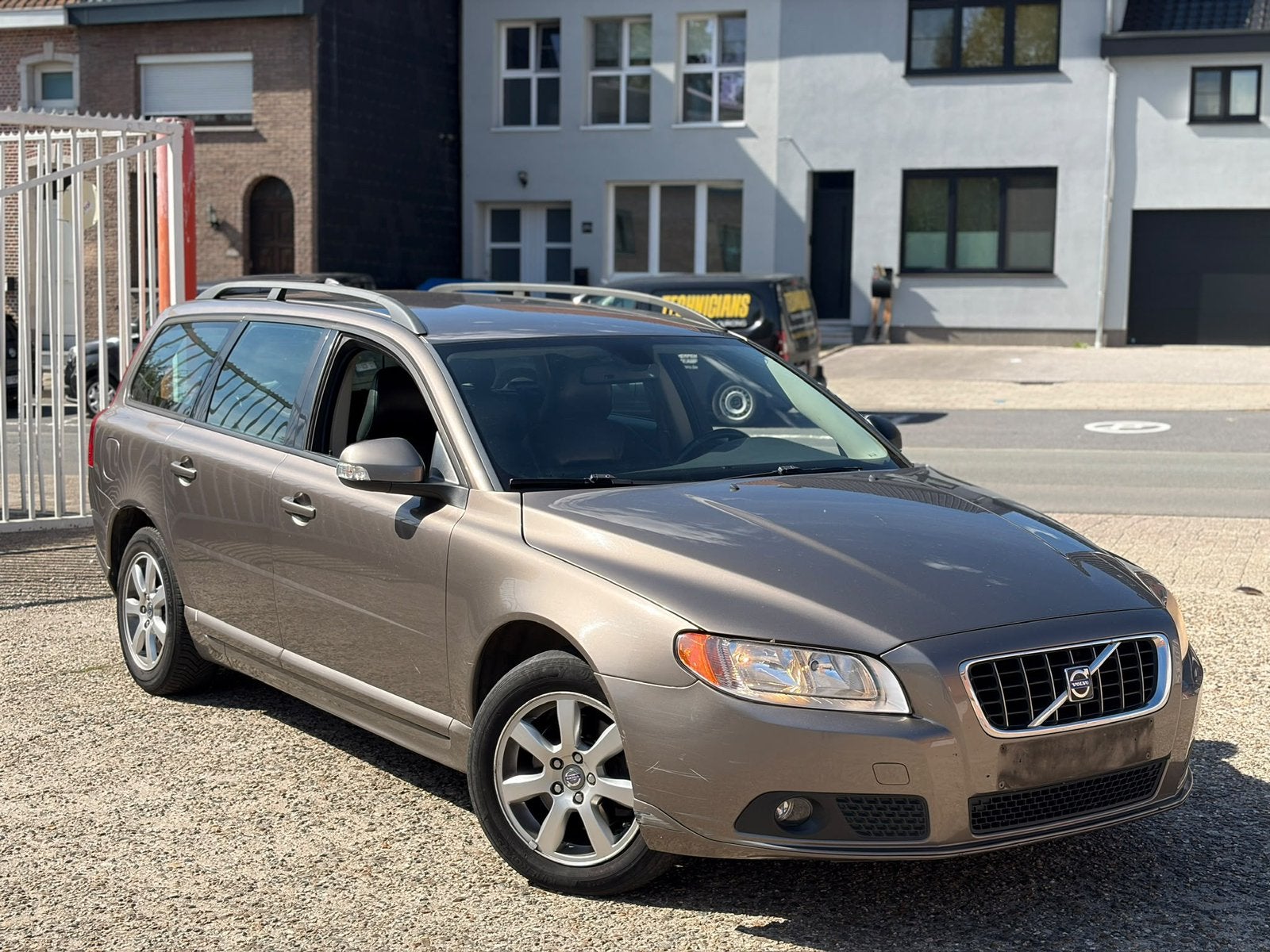 VOLVO V70 BREAK –TE KOOP Ruime en comfortabele Volvo V70, Autos, Cuir, Achat, Boîte manuelle, Particulier