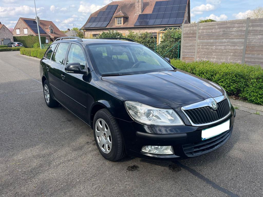 Skoda octavia 1.6 tdi dsg ‼️KOPPELINGSGELUID‼️09/2010 euro5, Automaat, Euro 5, 4 cilinders, Zwart