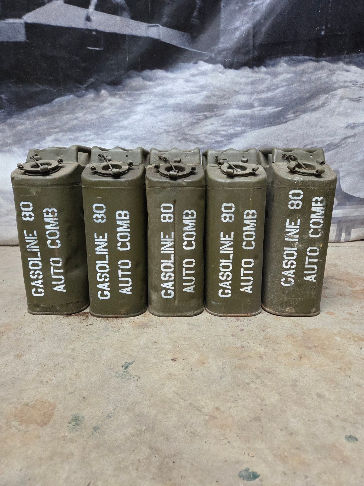 lot Jerrycans, Ophalen