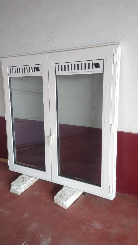 Grille de ventilation à 2 ailes pour fenêtre blanche en PVC, Double vitrage, W, 120 à 160 cm, Comme neuf