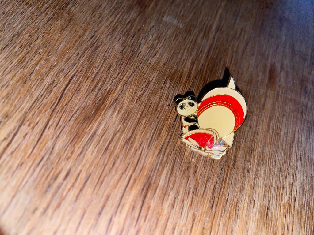 Pin's Panda vintage zeilboot Collector jaren 90 TB conditie, Verzenden, Gebruikt, Sport, Speldje of Pin