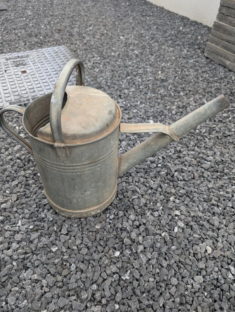 Metalen gieter, Ophalen