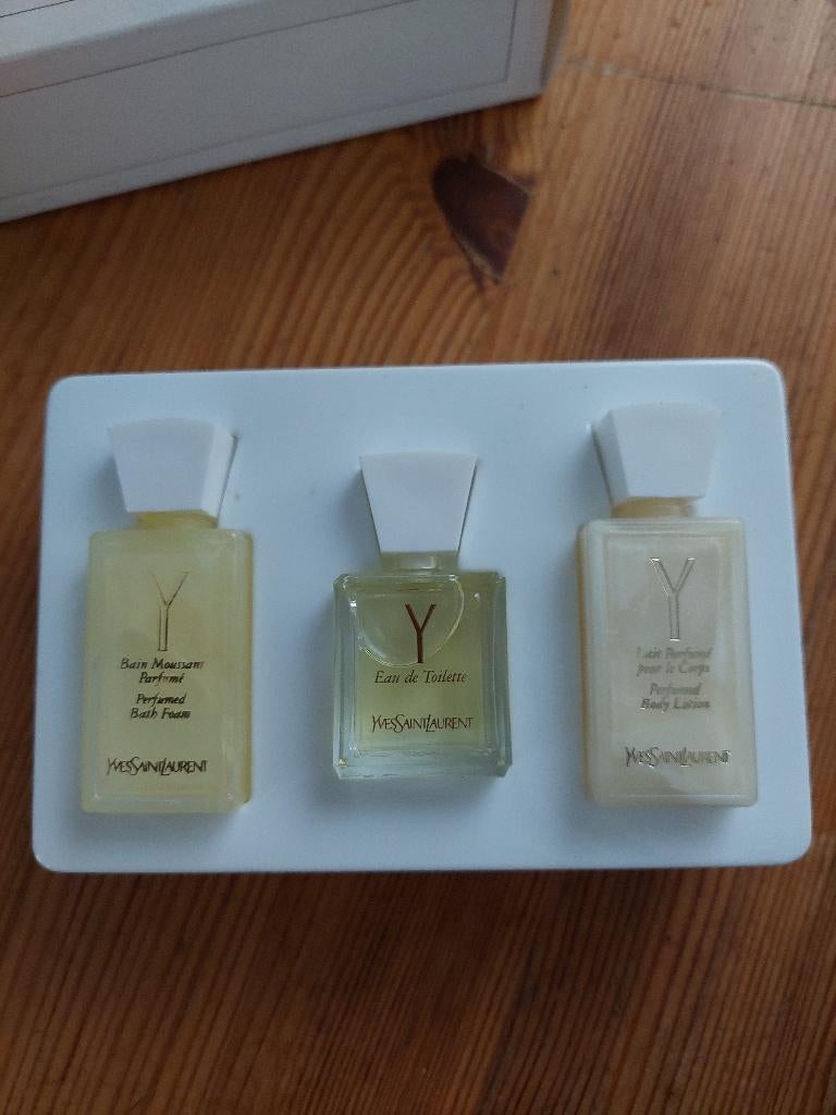 Coffret contenant 3 miniatures Y Yves Saint Laurent, Enlèvement ou Envoi, Comme neuf, Miniature, Plein