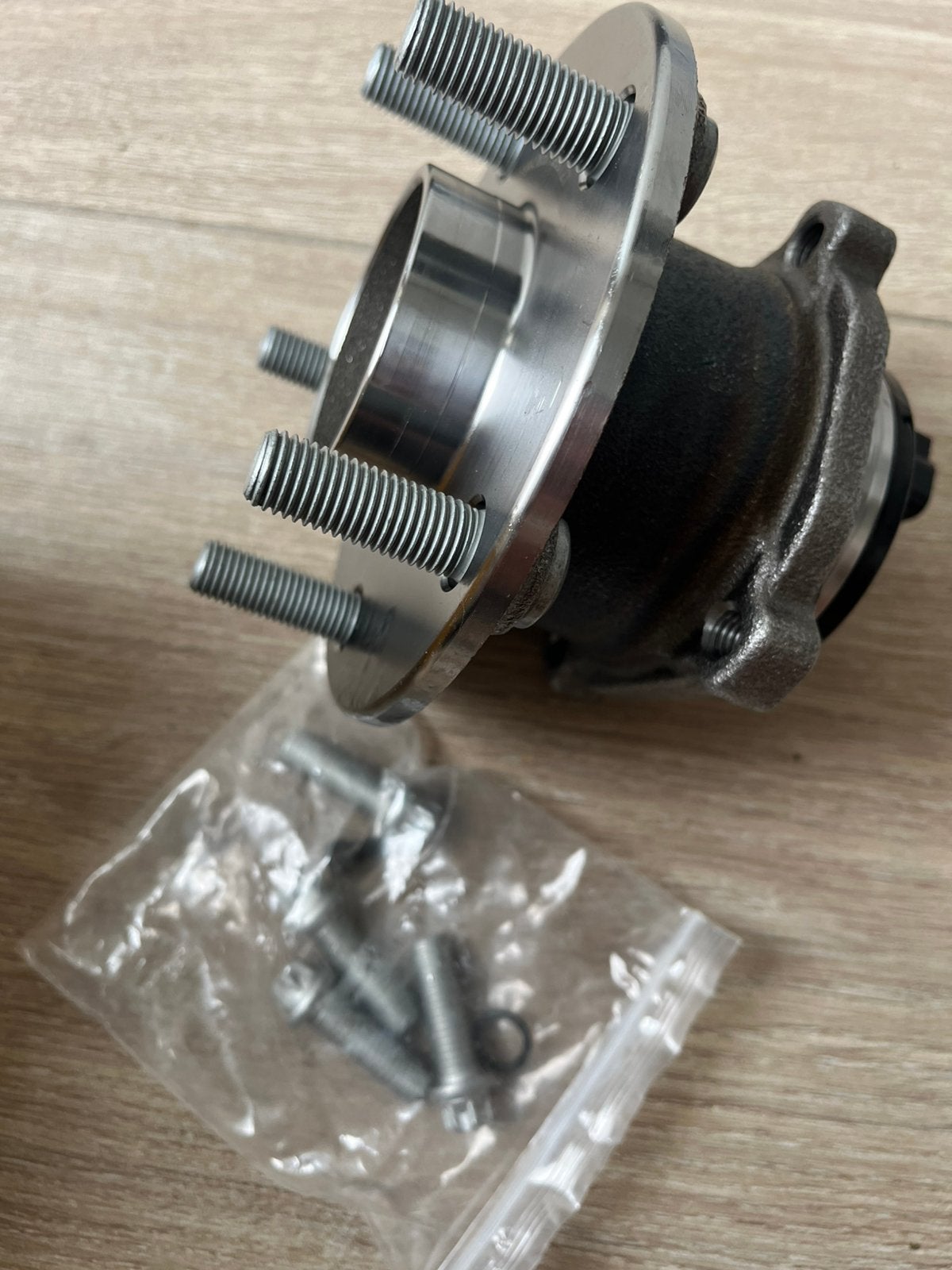 Roulement de roue arriere volvo v50, Autos : Pièces & Accessoires, Enlèvement ou Envoi, Volvo