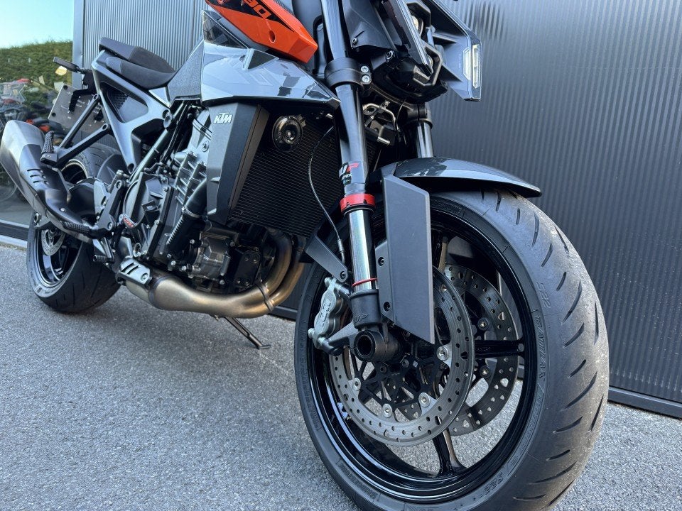 KTM - 990 Duke, Motoren, 2 cilinders, Motorrijbewijs A, Cruise Control, Meer dan 35 kW