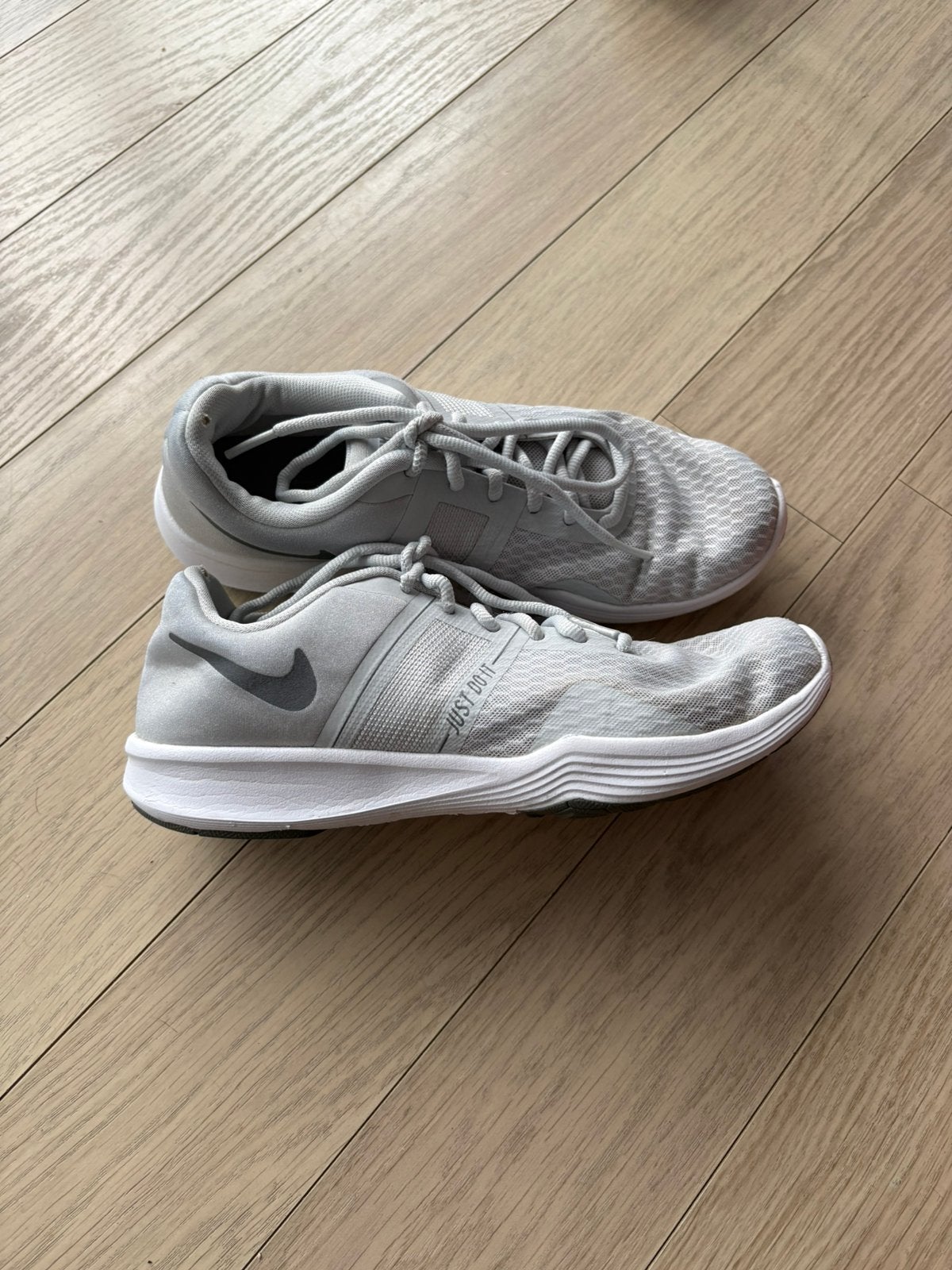 Nike City Trainer 2 Maat 37.5, Sportschoenen, Ophalen of Verzenden, Grijs, Gedragen
