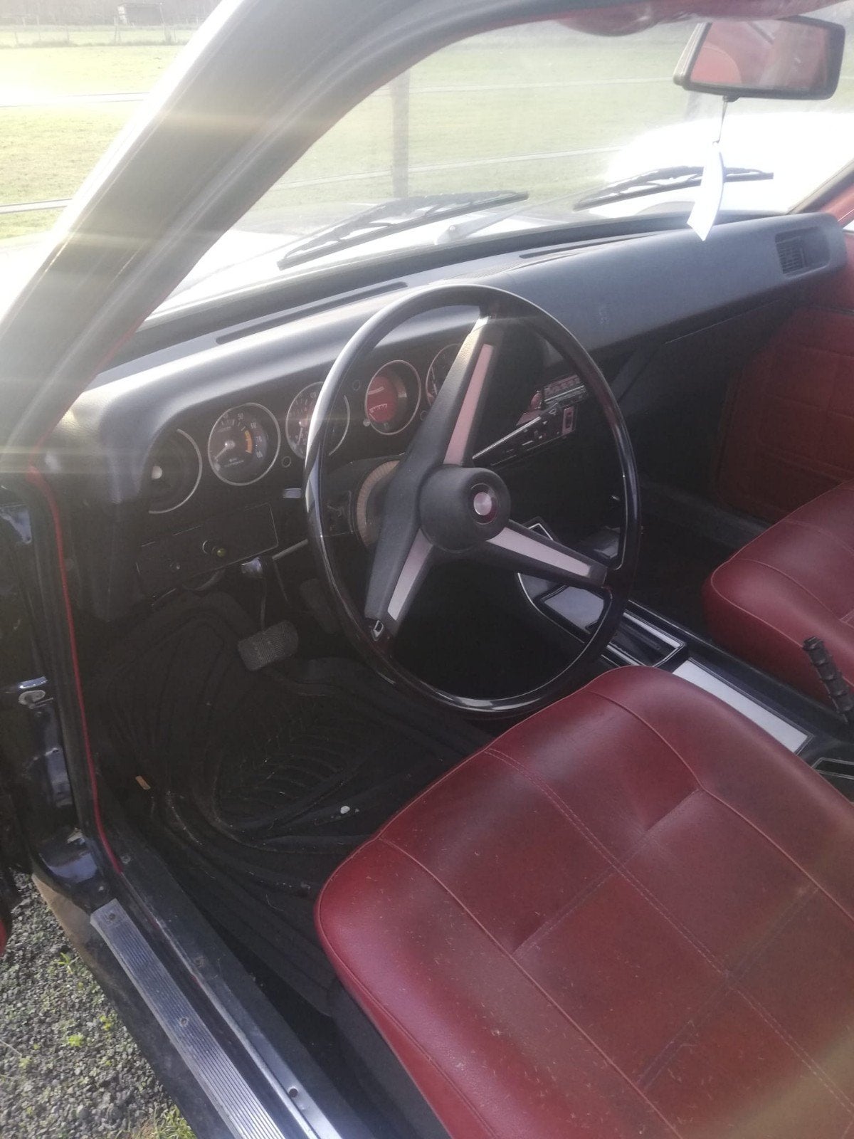 Simca-180 automaat Zwart-Rood, foto 2