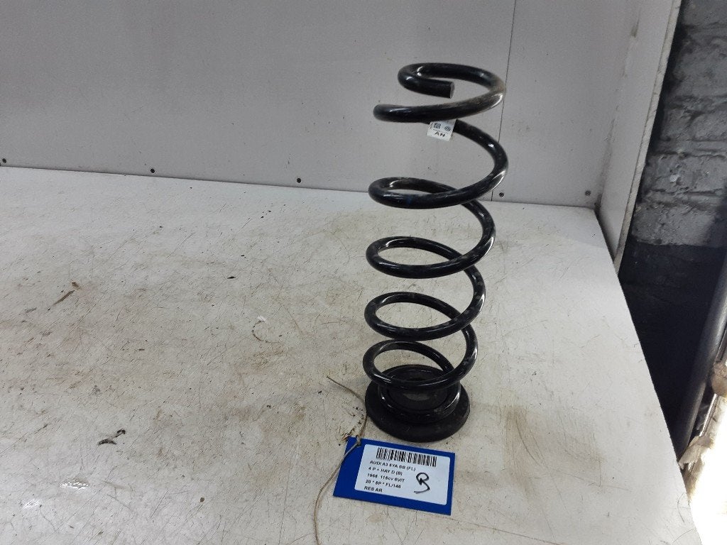 RESSORT DE SUSPENSION ARRIERE Audi A3 Sportback (8YA), Auto-Union-Straße  1,
85057  Ingolstadt, DE, Info@audi.de, Audi, Utilisé