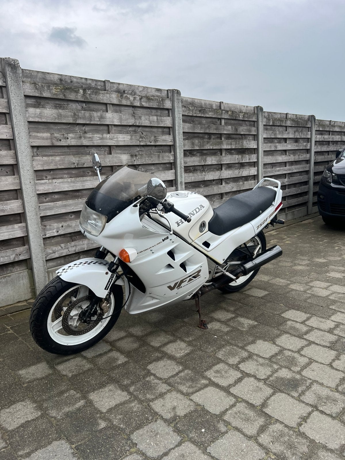 Honda vfr750f