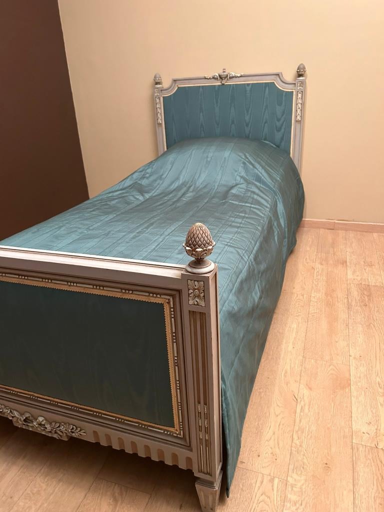 2 bedden (200x90) : neoklassiek, grijs, Huis en Inrichting, Slaapkamer | Bedden, Ophalen, Gebruikt, 90 cm, Eenpersoons