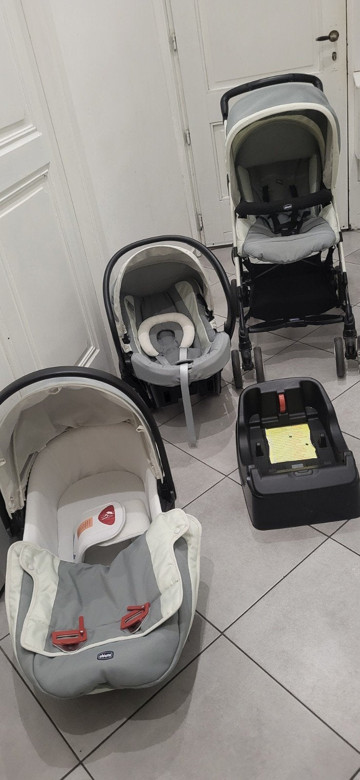Poussette chicco avec son lot, Enfants & Bébés, Enlèvement, Poussette, Avec nacelle