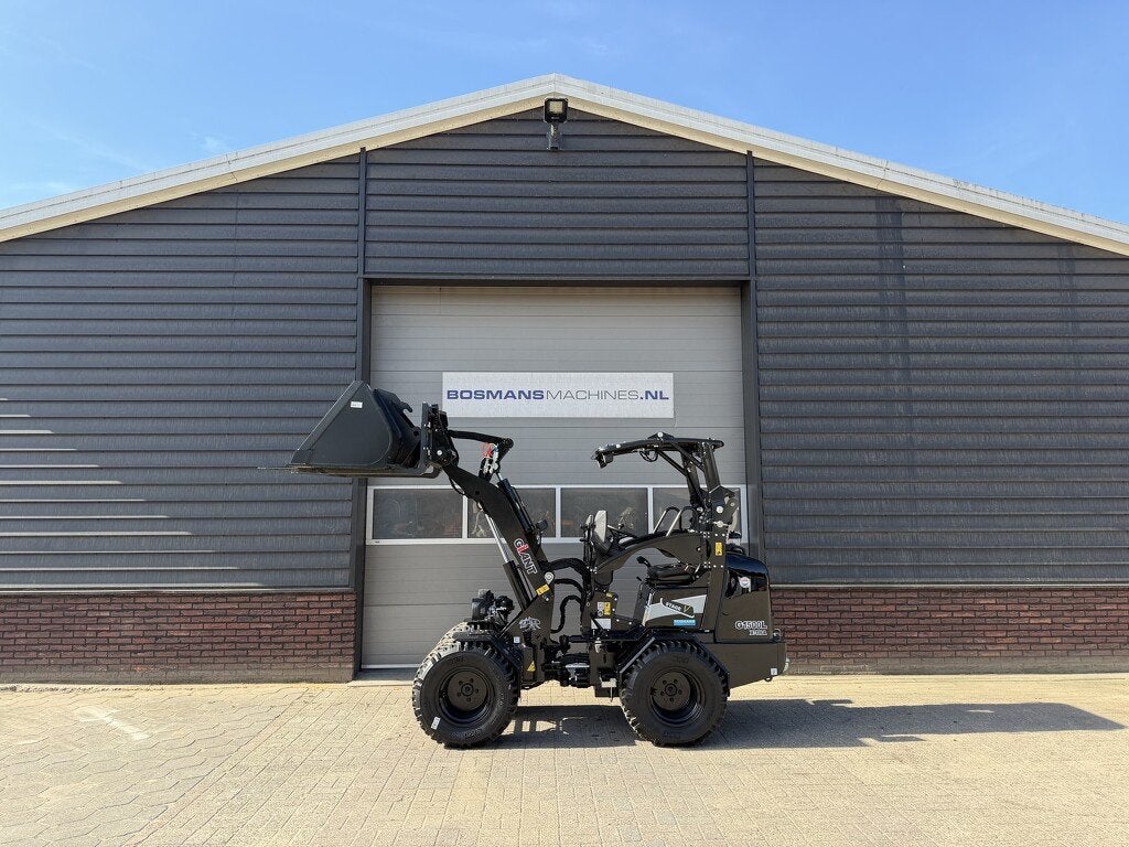 Giant G1500L X-tra minishovel BLACK edition ! Met zeer veel, Tobroco, Info@tobroco.nl, Sprendlingenstraat 57
5061 KM  Oisterwijk