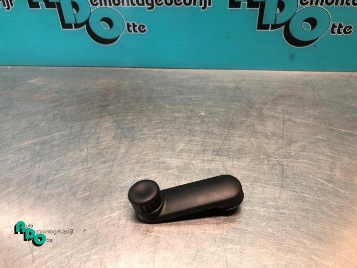 Manivelle de vitre d'un Renault Clio (Clio 4 12-), Autos : Pièces & Accessoires, Renault, -, 3 mois de garantie, Utilisé