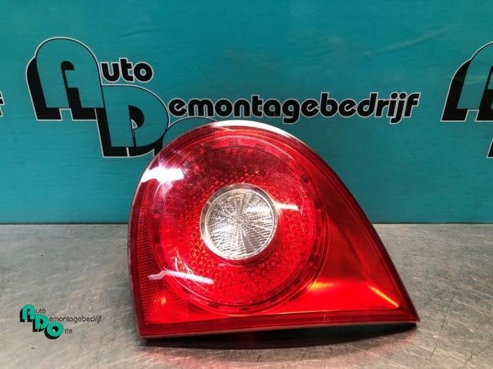 Feu arrière droit d'un Volkswagen Golf (Golf 04-), Autos : Pièces & Accessoires, Volkswagen, -, 3 mois de garantie, Utilisé