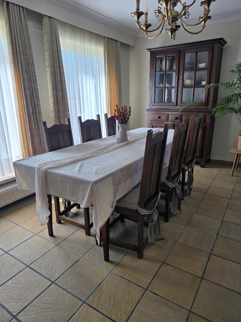 Antieke boerentafel met stoelen, Enlèvement