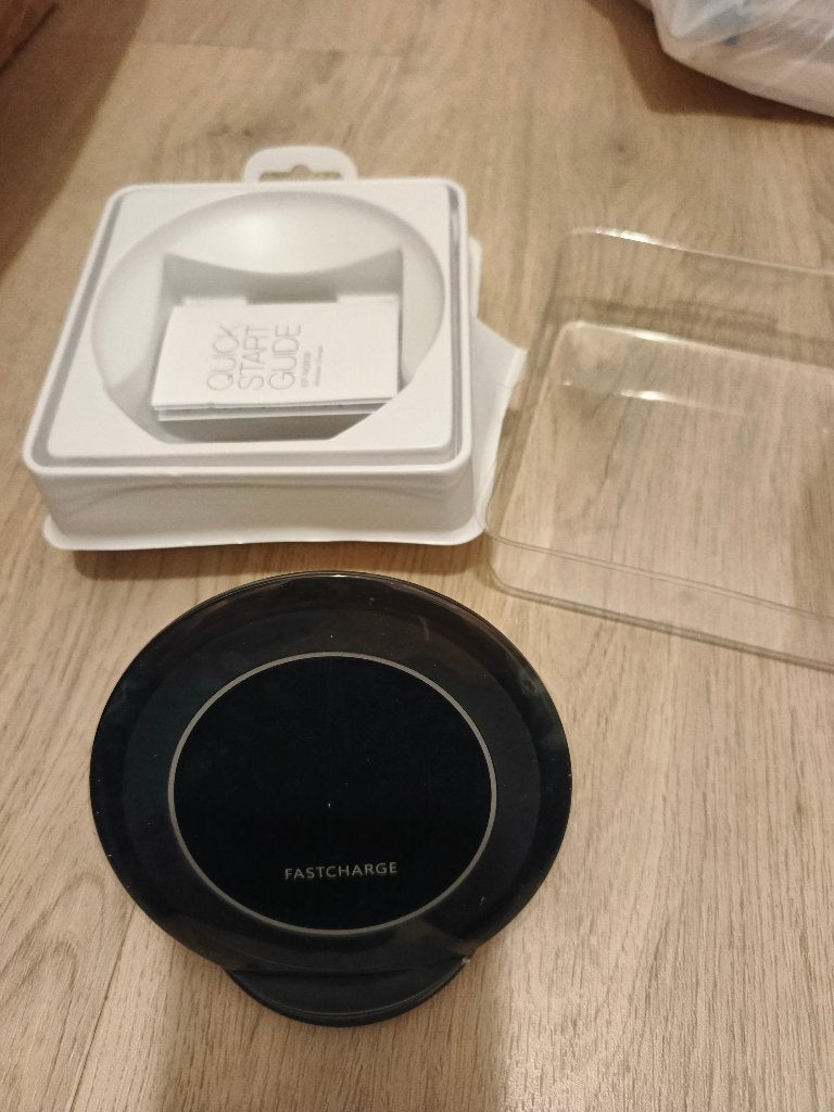 Chargeur sans fil Fast Charge noir avec support – neuf, Télécoms, Téléphonie mobile | Chargeurs pour téléphone, Enlèvement, Neuf