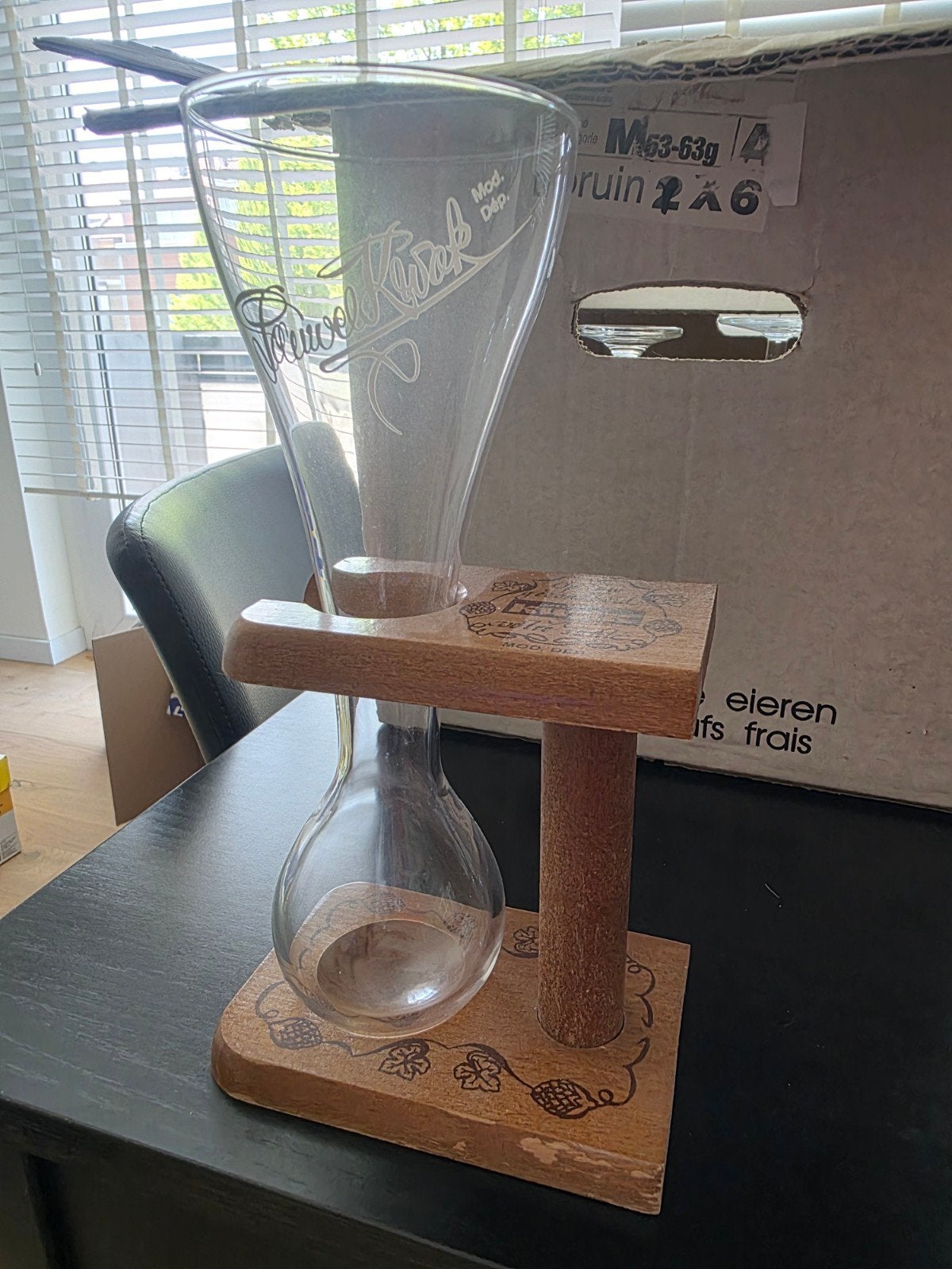 Kwak glas met staander, Ophalen