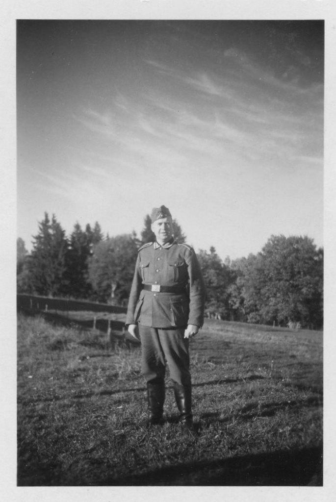 6 photos originales - Soldats de la Wehrmacht à Vielsalm SGM, Collections, Envoi, Armée de terre, Photo ou Poster