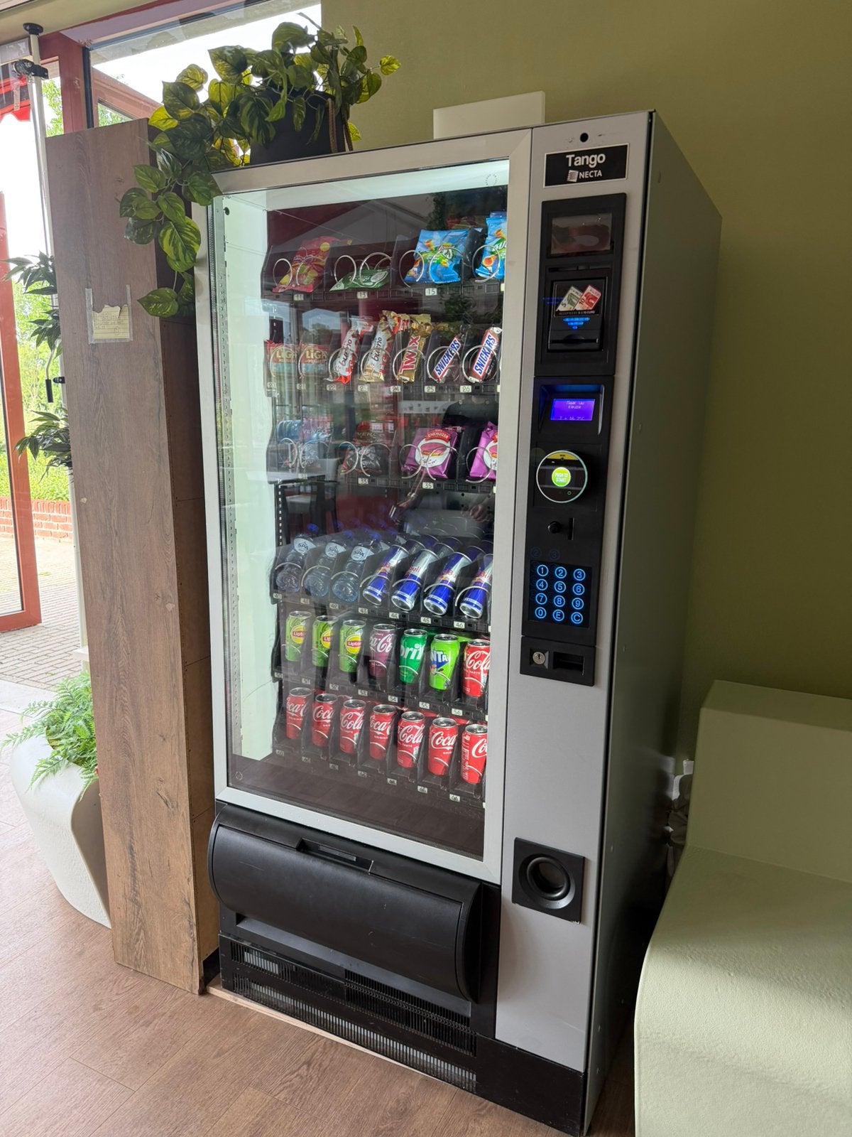 Necta Vending Machine Compleet met Locatie, Ophalen, Zo goed als nieuw