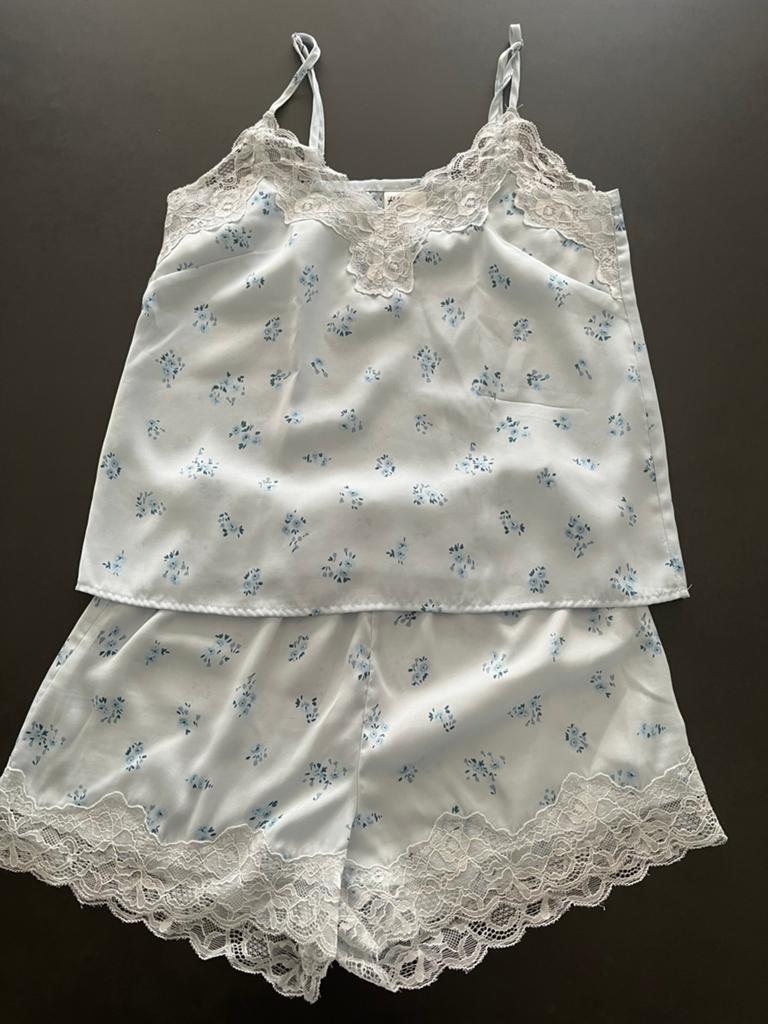 H&M licht blauwe pyjama maat XS. Zeer goede staat., Kleding | Dames, Pyjama's, Ophalen of Verzenden, Gedragen, Maat 34 (XS) of kleiner