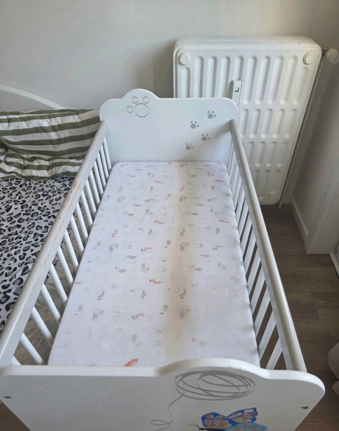 Lit bébé en bois, toujours bon à utiliser, Matelas, Moins de 70 cm, Enlèvement, Utilisé