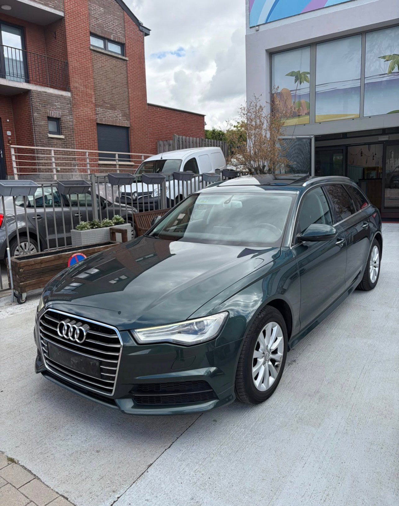 Audi A6 2.0 TDI 150 ch Automatique – 04/2O17, Cuir, Carnet d'entretien, Noir, 5 portes