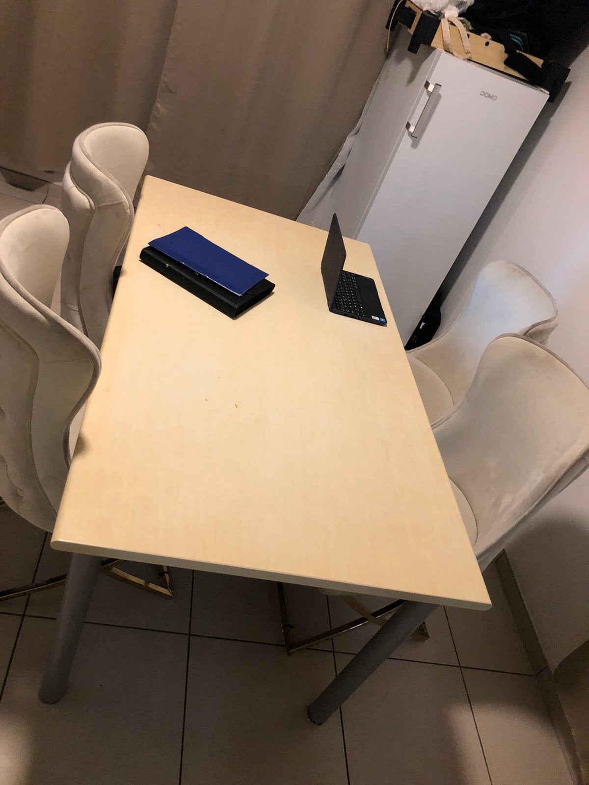 Tafel met 4 stoelen, Tickets & Billets