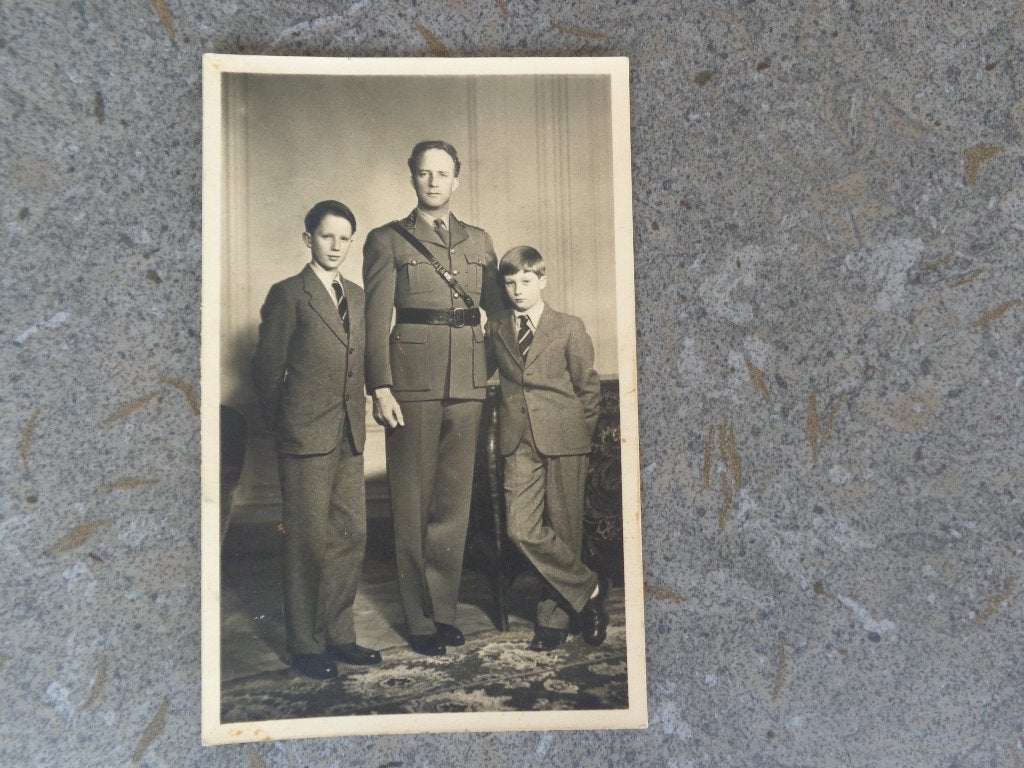 Oude foto Leopold 3 en zijn 2 jongens, Verzamelen, Koningshuis en Royalty, Ophalen