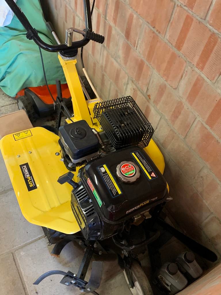 Tuinfrees en ploeg, Ophalen, Zo goed als nieuw, Benzine