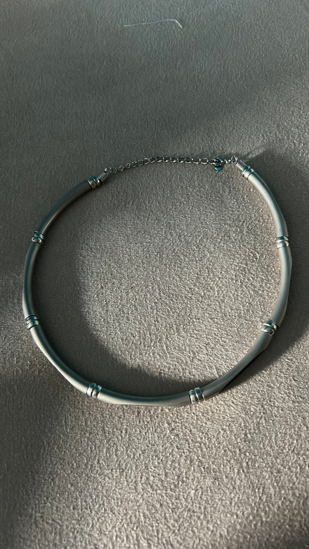 Ketting, Handtassen en Accessoires, Armbanden, Ophalen, Nieuw, Grijs, Zilver