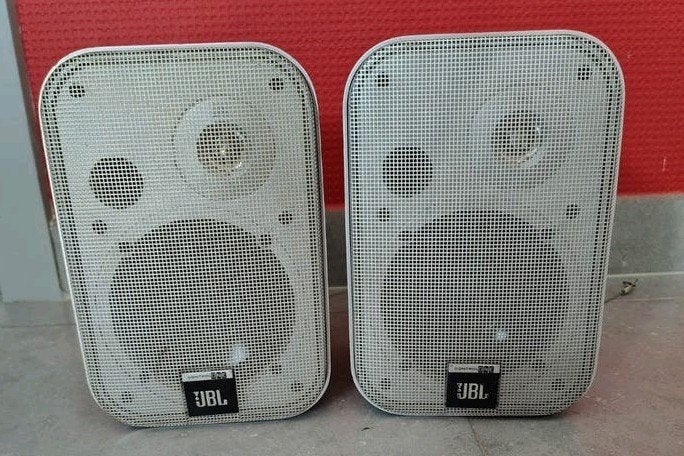 Haut-parleurs JBL Control One, TV, Hi-fi & Vidéo, Supports muraux inclus, Enlèvement ou Envoi, Utilisé, JBL