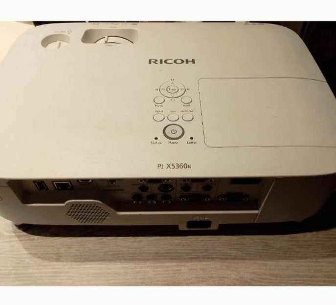 Beamer Ricoh, Audio, Tv en Foto, Beamers, Ophalen, Zo goed als nieuw