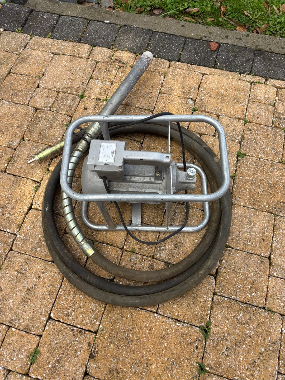 Trilnaald voor beton, Ophalen, Zo goed als nieuw