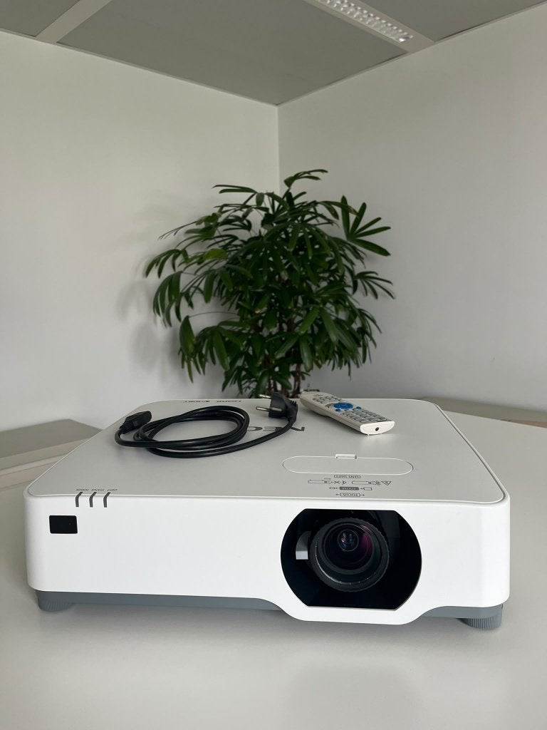 Vidéoprojecteur laser professionnel NEC NP-P525UL, Audio, Tv en Foto, Ophalen, NEC, Zo goed als nieuw, LCD