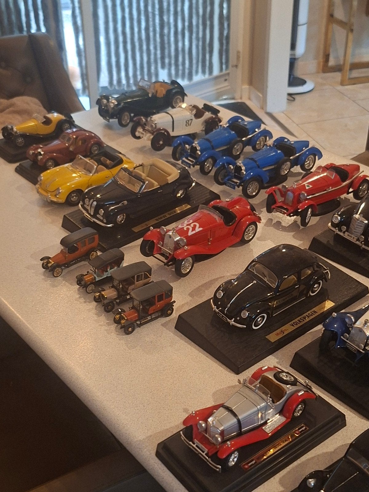 verzameling miniatuur auto van bburago en maisto, Hobby en Vrije tijd, Modelauto's | 1:18, Ophalen of Verzenden, Auto, Maisto