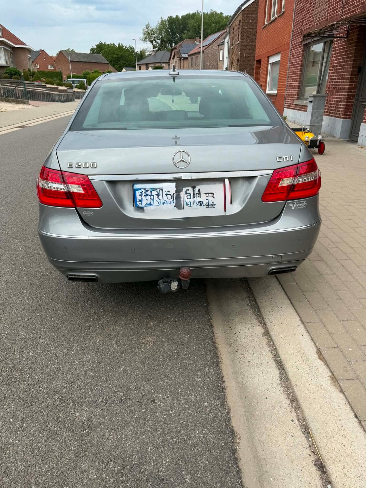 Nog zeer goede mb e200, Auto's, Mercedes-Benz, Automaat, Achterwielaandrijving, Leder en Stof, Particulier