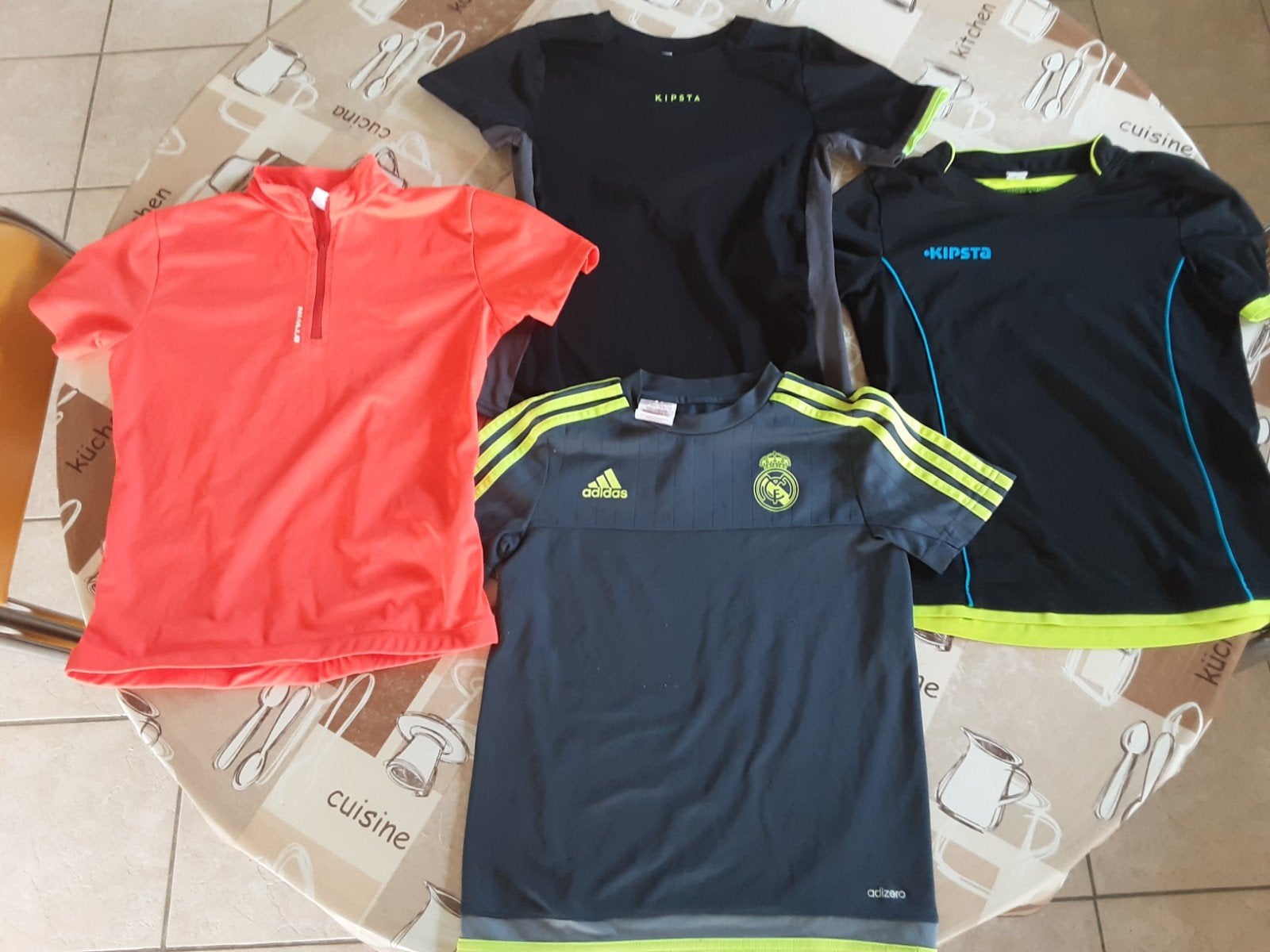 4meisjes sport t’shirts maat 140, Sport en Fitness, Turnen, Ophalen of Verzenden, Zo goed als nieuw