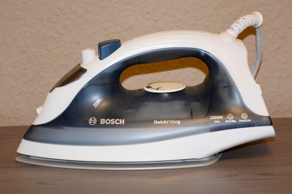 Bosch Stoomstrijkijzer 2200W + Compacte Strijkplank, Ophalen, Nieuw