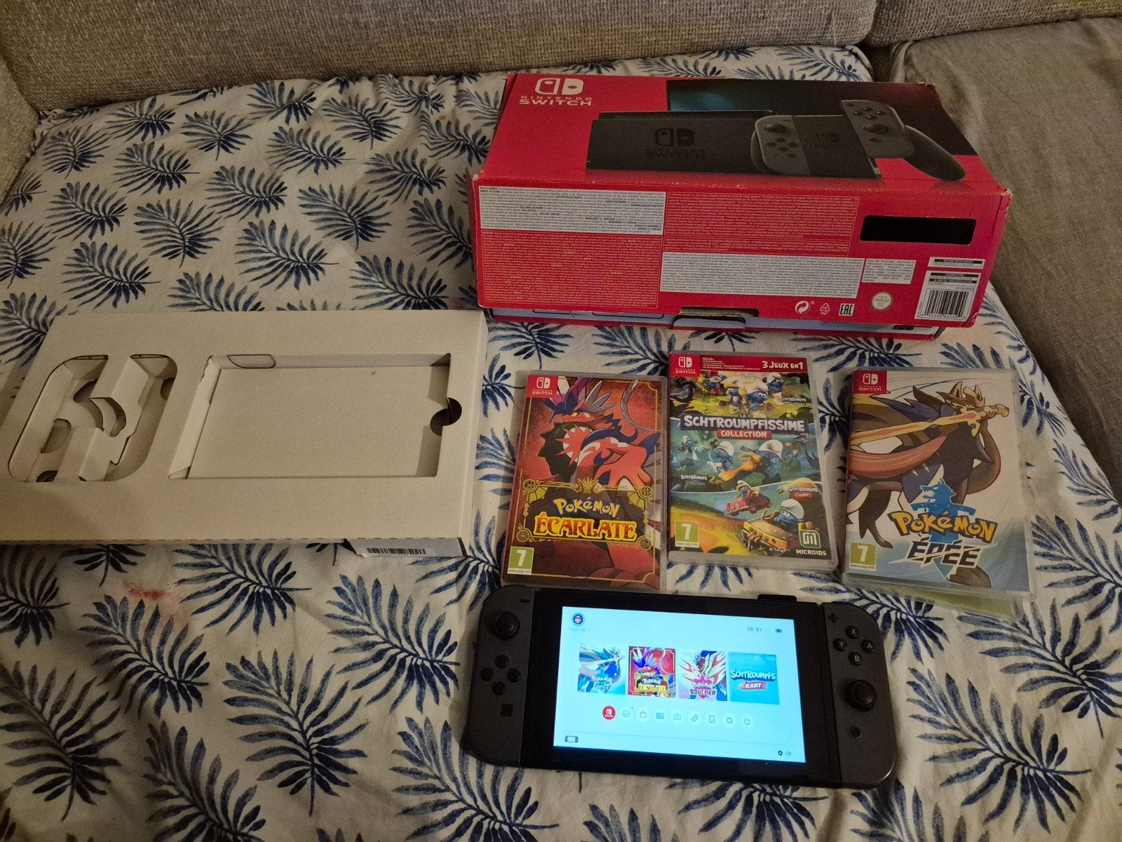 Nintendo Switch-console Pokemon Scarlet Sword Stroumphs, Met 2 controllers, Ophalen of Verzenden, Zo goed als nieuw, Met harde schijf
