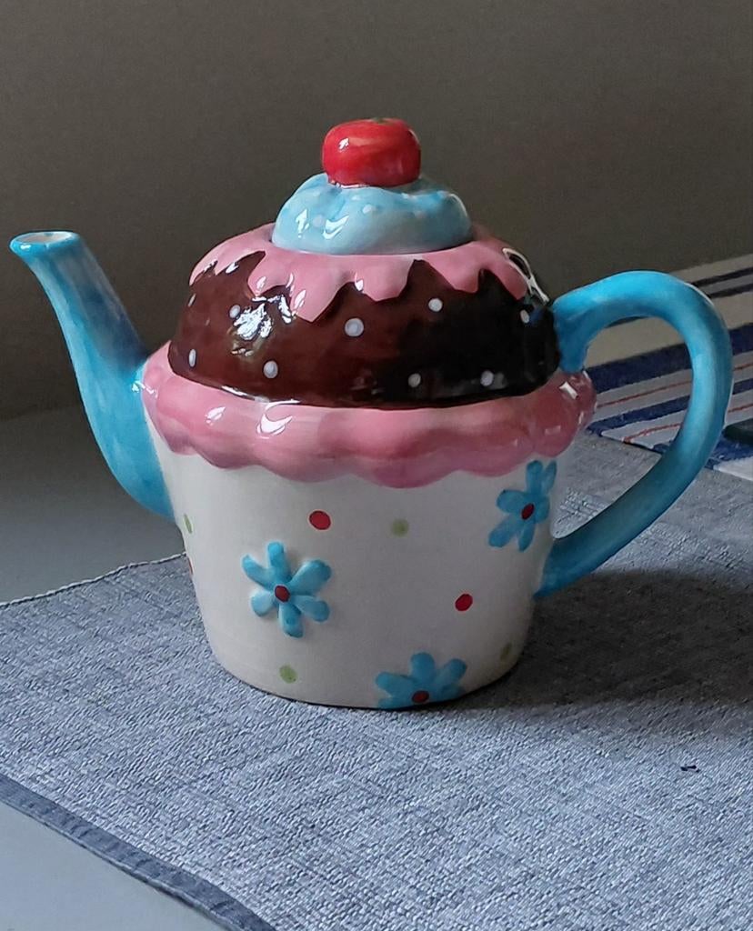 Théière à cupcake en céramique, rose, bleu, marron. Freetime, Comme neuf, Céramique, Enlèvement, Autres types