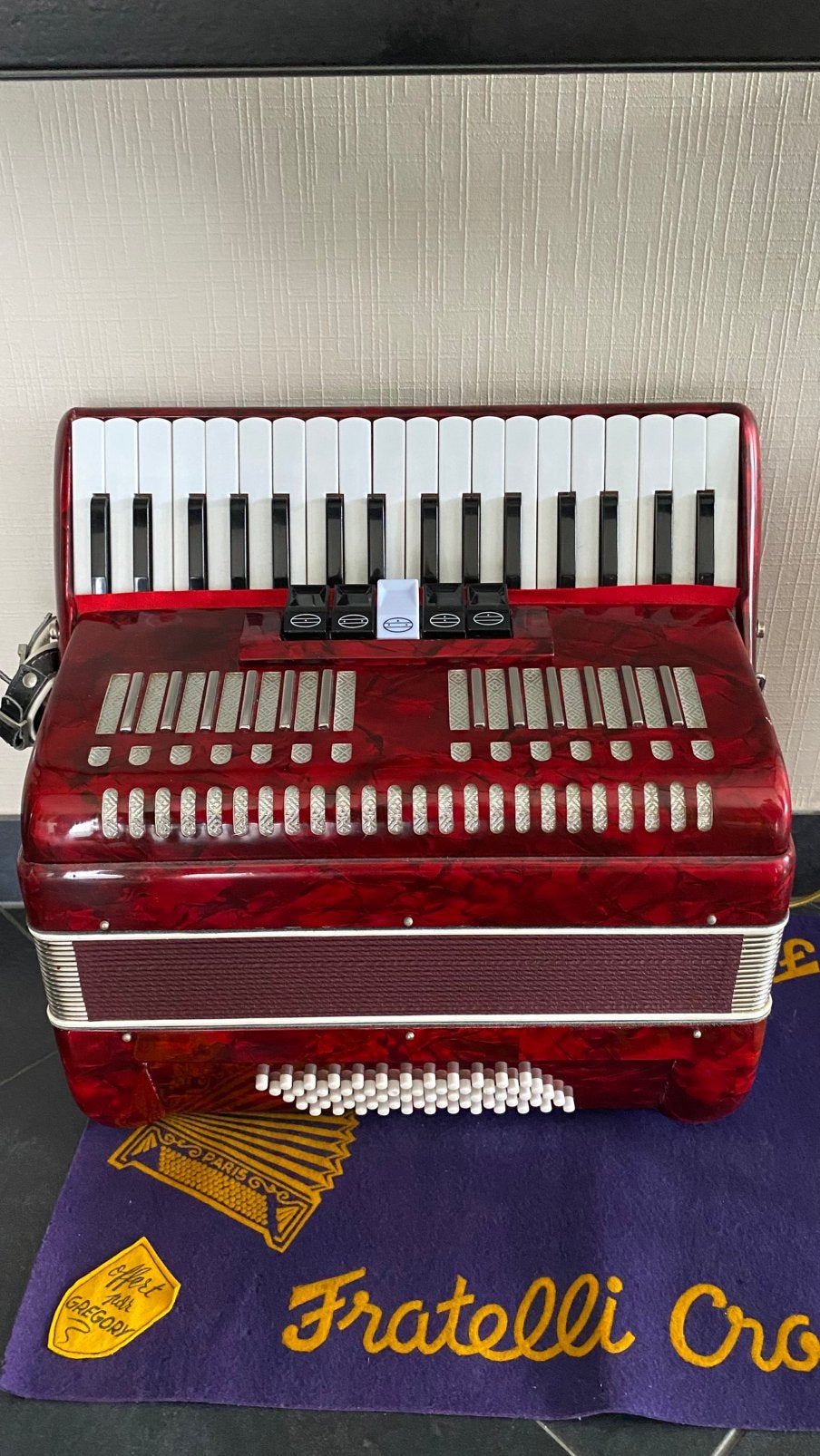 Nieuwe accordeon, Muziek en Instrumenten, Accordeons, 48-bas, Met riemen, Nieuw, Knopaccordeon